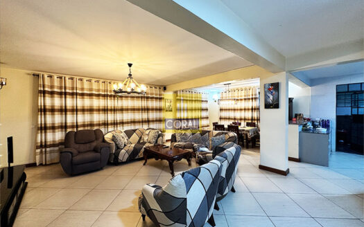 Good-quality 4 bedroom apartment for sale in Parklands at a steal deal!
