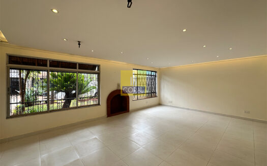 Elegant 5-Bedroom Townhouse for Sale in the Lush Brookside