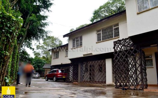 3 Bedroom Maisonette With a Beautiful Common Garden to let off School Lane