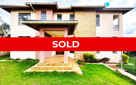 Elegant 4-Bedroom House with DSQ on 1/8 of an Acre in Sigona