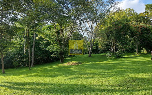 1 Acre of Freehold Land in Old Kitisuru for sale.